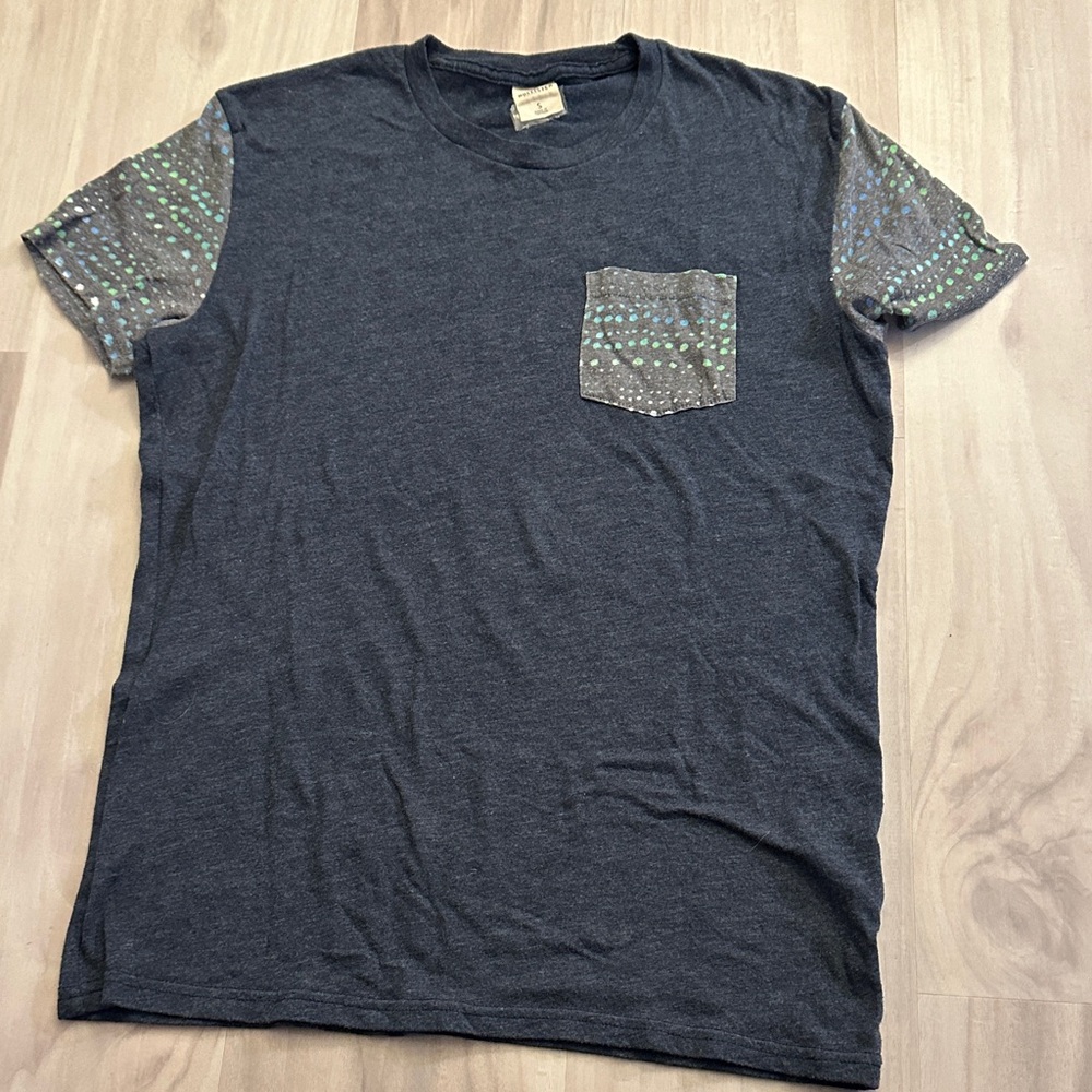 4/$20🙈Men's Blue T-Shirt with Patterned Sleeves